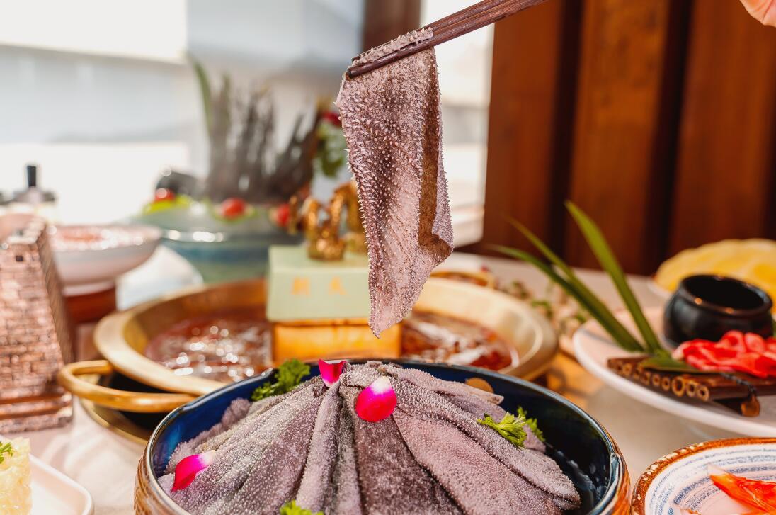 火鍋店的大招牌，特色重慶火鍋毛肚，這么做就對(duì)了！