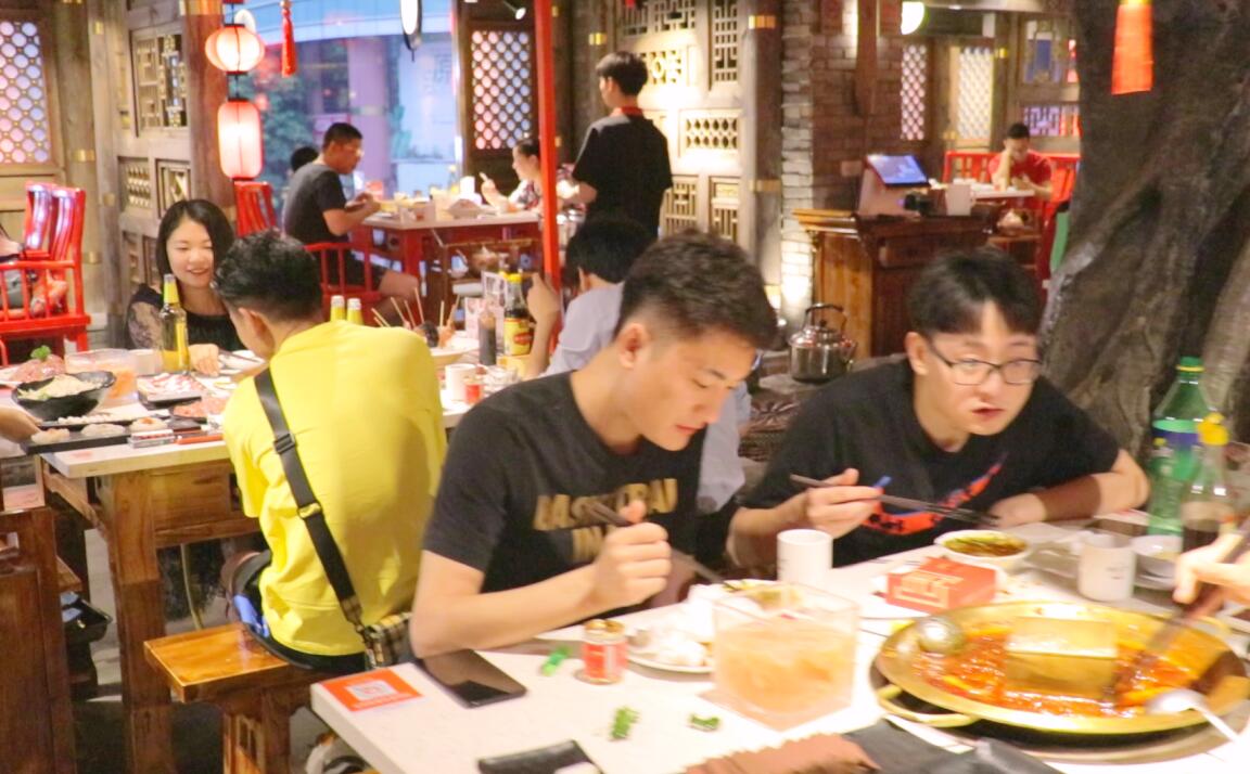 火鍋店桌椅，這么選！居然還提高了營(yíng)業(yè)額？