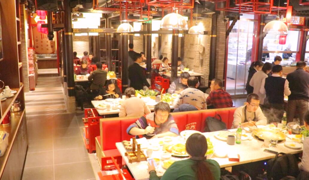 招5個服務員，可以開一家重慶火鍋店？
