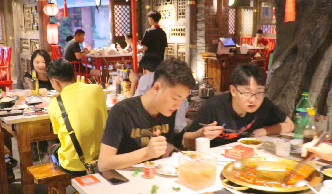 重慶火鍋，推出低價套餐，生意是否好？